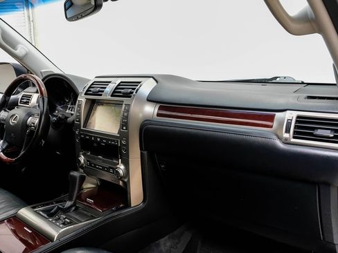 Used 2017 Lexus GX 460 image 11