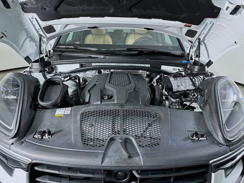 Certified 2023 Porsche Macan w/ Premium Package Plus AWD/4WD image 33