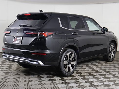 New 2026 Mitsubishi Outlander SE image 11
