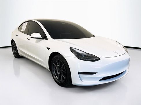 Used 2021 Tesla Model 3 Standard Range Plus image 20
