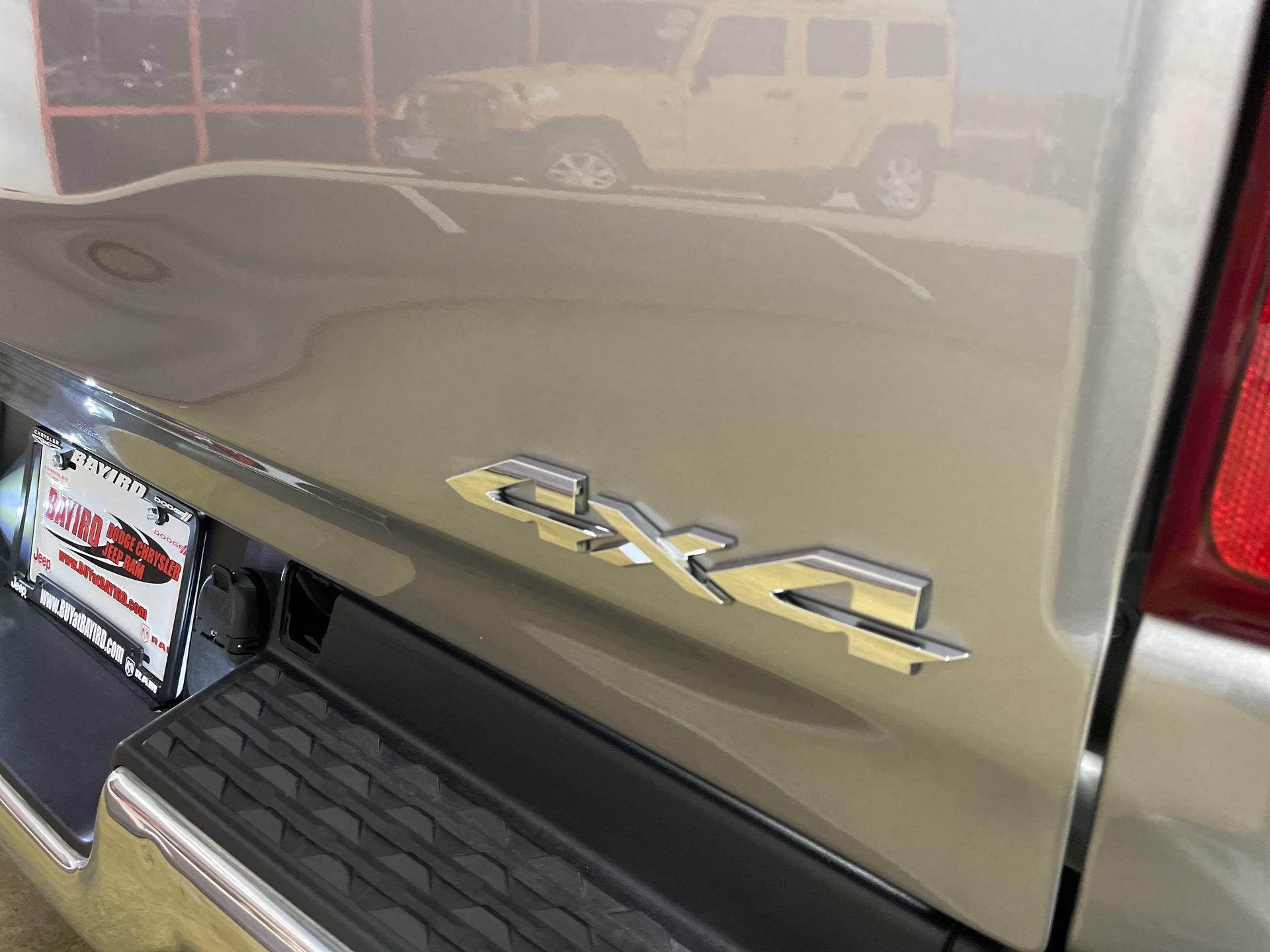 Used 2021 RAM 1500 4x4 Crew Cab image 32