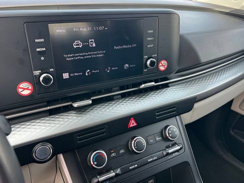 Certified 2024 Kia Carnival LX FWD image 18