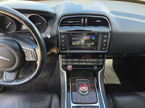 Used 2017 Jaguar XE Prestige image 16