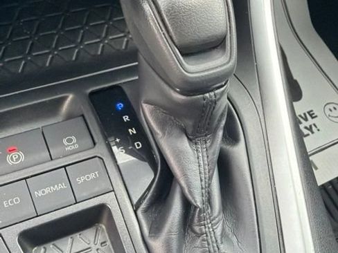 Used 2019 Toyota RAV4 LE FWD image 25