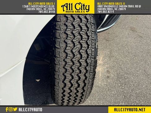 Used 2009 GMC Yukon XL Denali RWD image 17