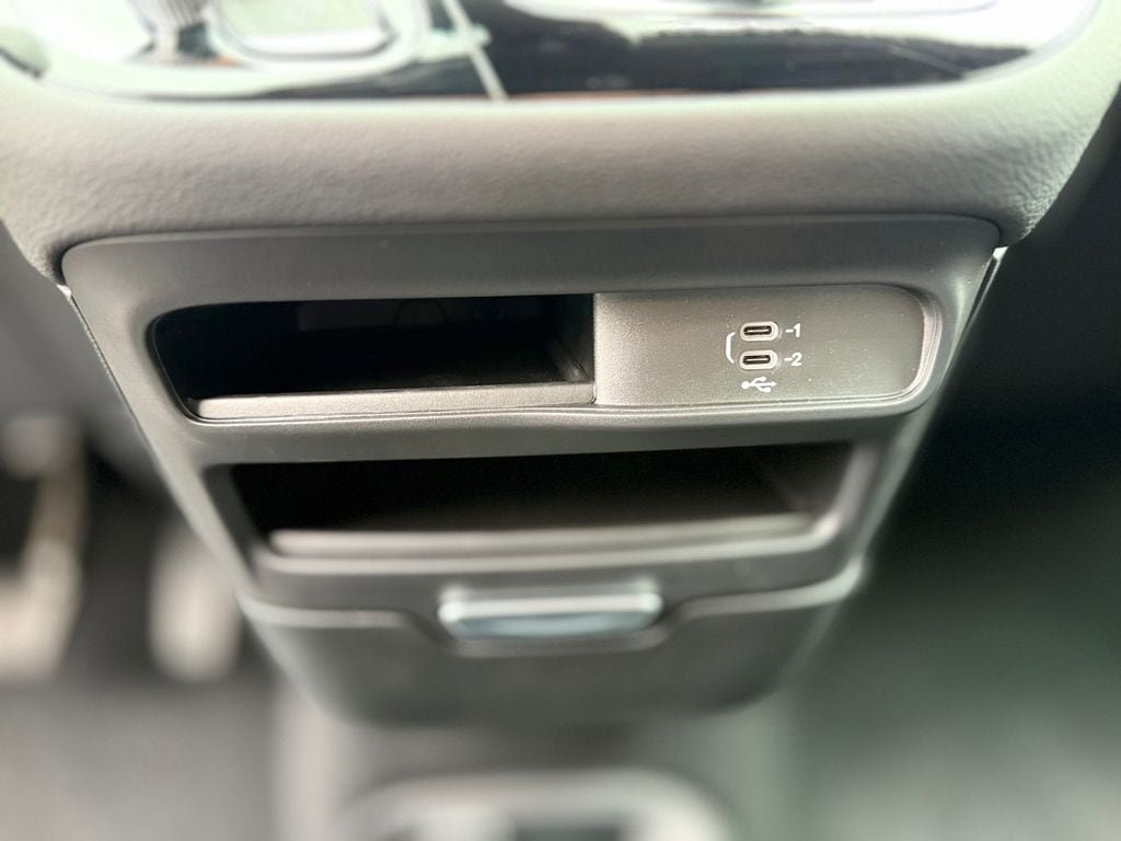 New 2026 Chrysler Pacifica Select AWD/4WD image 25