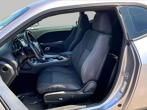 Used 2016 Dodge Challenger SXT RWD image 21