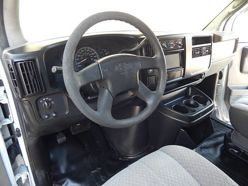 Used 2005 Chevrolet Express 1500 image 22
