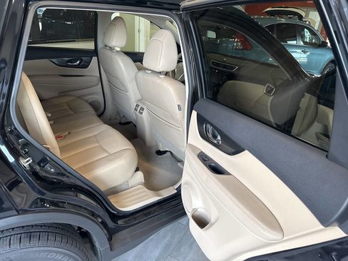 Used 2015 Nissan Rogue SL w/ SL Premium Package image 16