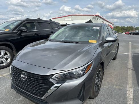 Used 2024 Nissan Sentra SV image 2