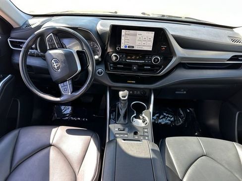 Certified 2024 Toyota Highlander XLE AWD/4WD image 25