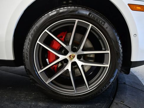 Certified 2023 Porsche Macan S AWD/4WD image 16