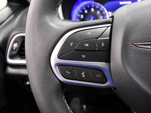 Used 2025 Chrysler Pacifica Select FWD image 21