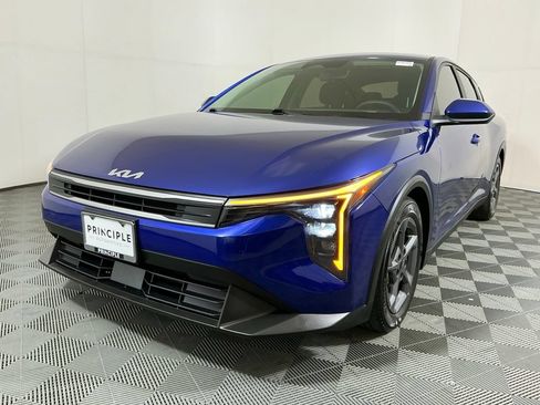 Used 2025 Kia K4 FWD image 2