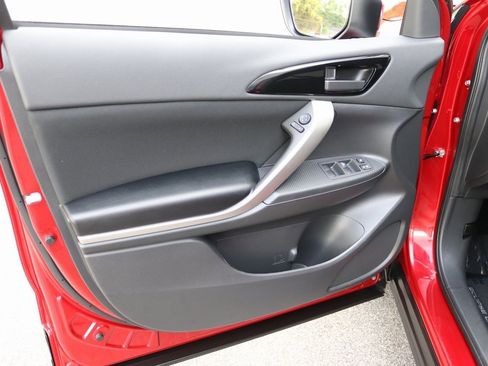 Used 2025 Mitsubishi Eclipse Cross ES image 3