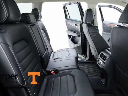 Used 2025 Volkswagen Atlas SEL AWD/4WD image 78