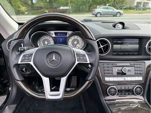 Used 2015 Mercedes-Benz SL 550 image 11