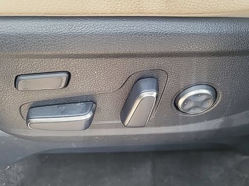 Used 2023 Hyundai Palisade Limited FWD image 18