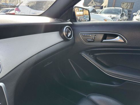 Used 2017 Mercedes-Benz GLA 250 4MATIC image 27