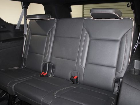 Used 2022 Chevrolet Suburban Premier RWD image 27