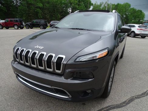Used 2018 Jeep Cherokee 4WD Limited w/ Luxury Group w/ Luxury Group image 8