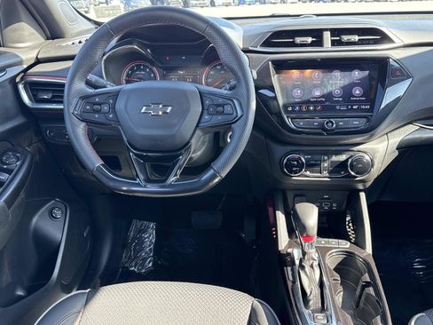Used 2023 Chevrolet TrailBlazer RS w/ Sun and Liftgate Package image 2