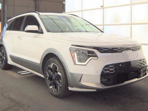 Used 2023 Kia Niro Wave FWD image 2
