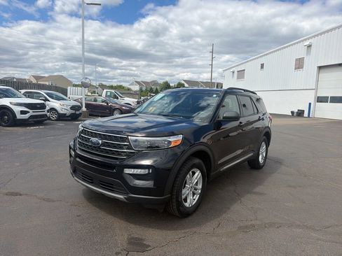 Used 2022 Ford Explorer XLT w/ Equipment Group 202A AWD/4WD image 3
