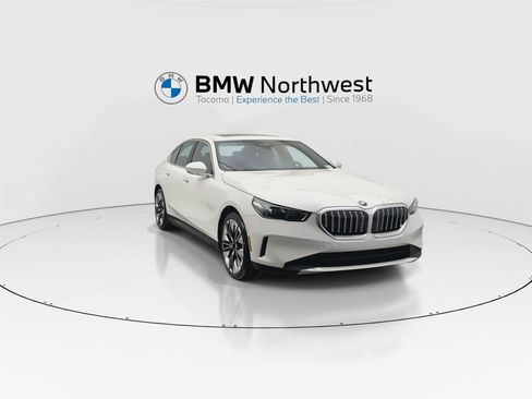 New 2026 BMW 530i xDrive w/ Convenience Package image 7