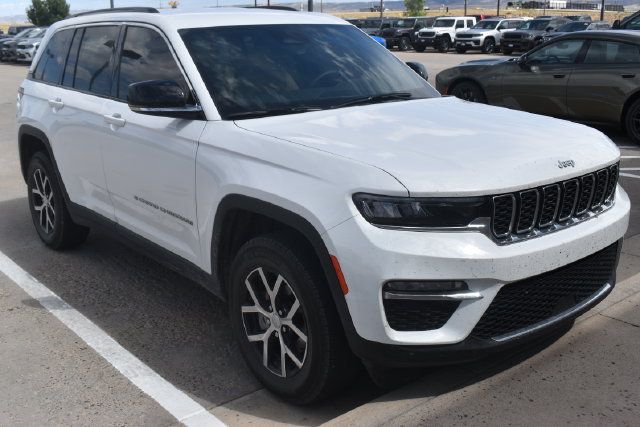 Used 2025 Jeep Grand Cherokee Limited w/ Trailer Tow Package AWD/4WD image 3