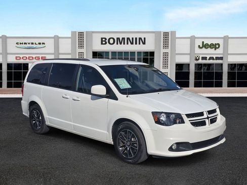 Used 2018 Dodge Grand Caravan GT image 2