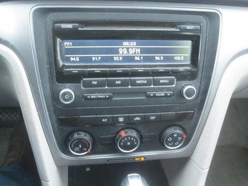 Used 2015 Volkswagen Passat 1.8T S image 16