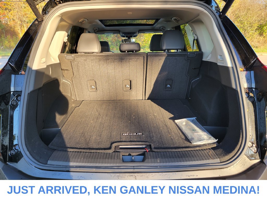 Certified 2023 Nissan Rogue SV w/ SV Premium B Package AWD/4WD image 18