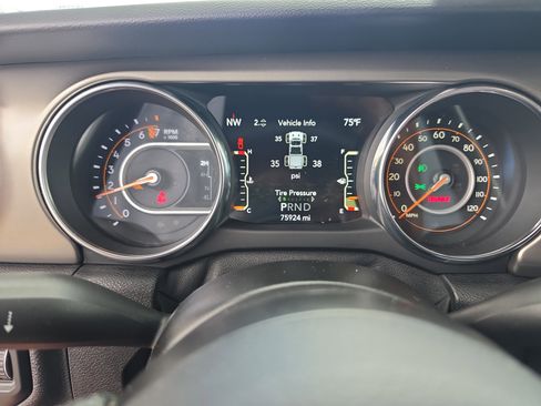 Used 2021 Jeep Gladiator Willys image 20