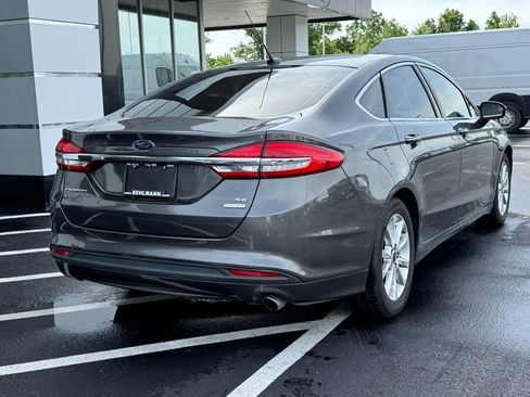 Used 2017 Ford Fusion SE FWD image 4