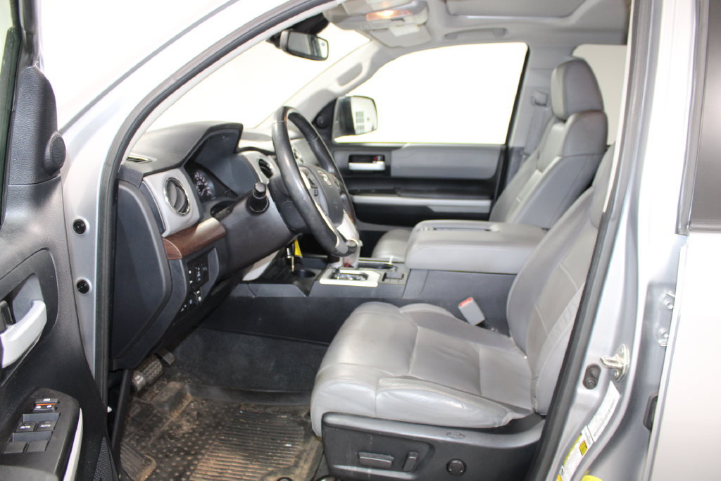 Used 2018 Toyota Tundra Limited w/ Limited Premium Package AWD/4WD image 18