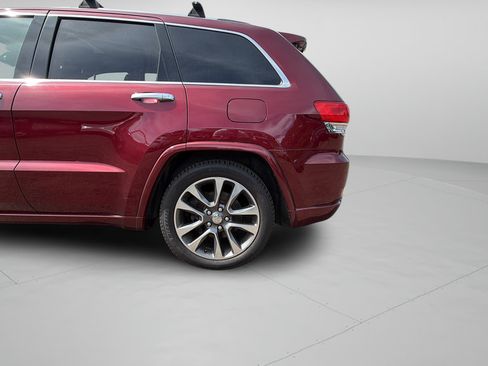Used 2017 Jeep Grand Cherokee Overland w/ Jeep Active Safety Group AWD/4WD image 37