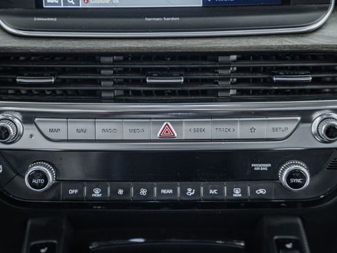 Used 2022 Kia Telluride SX w/ SX Prestige Package image 25