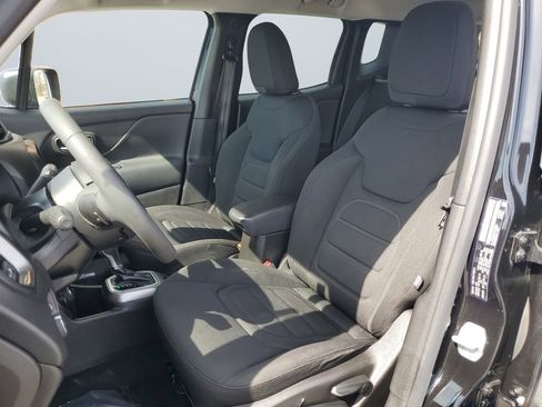 Used 2022 Jeep Renegade Latitude AWD/4WD image 9