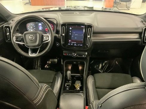 Used 2020 Volvo XC40 T5 R-Design image 8