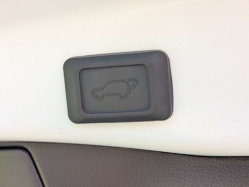 Used 2024 Toyota RAV4 XLE w/ Convenience Package FWD image 16