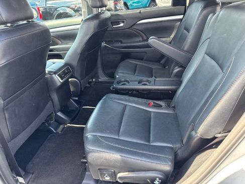 Used 2017 Toyota Highlander XLE AWD/4WD image 17