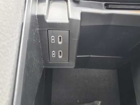 Used 2025 Toyota Sienna XLE Woodland Edition AWD/4WD image 33