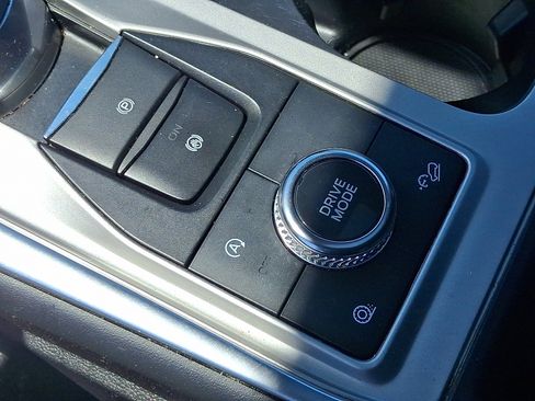 Used 2023 Ford Explorer XLT w/ Equipment Group 202A AWD/4WD image 26
