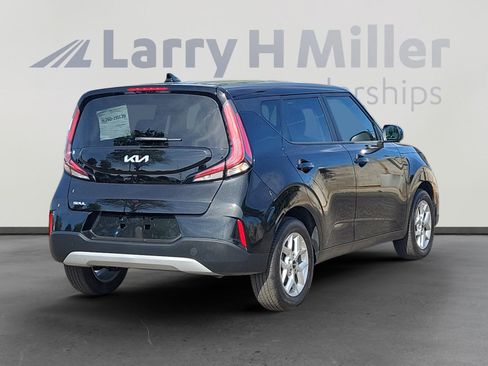 Used 2025 Kia Soul LX w/ LX Technology Package FWD image 10