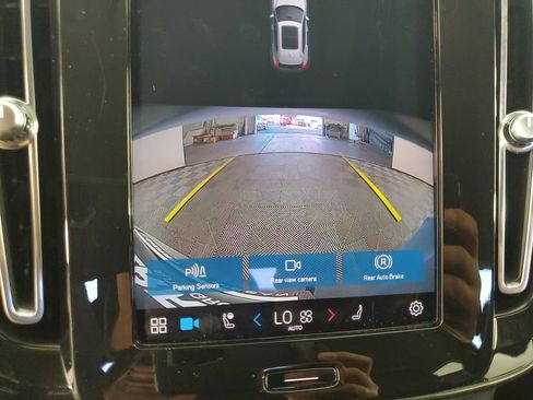 Used 2023 Volvo XC40 B5 Core w/ Climate Package image 21