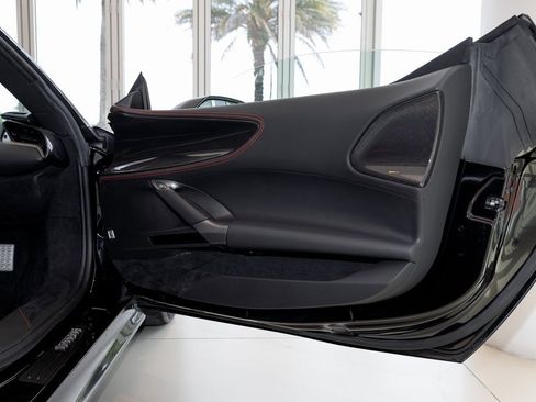 Used 2022 Ferrari SF90 Spider image 28