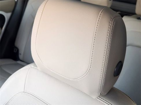 Used 2024 Land Rover Defender 110 S image 14