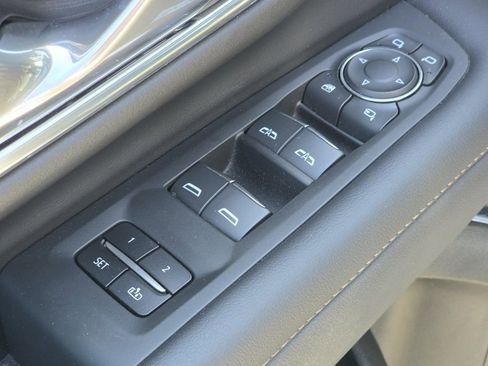 Used 2024 Chevrolet Tahoe High Country AWD/4WD image 30