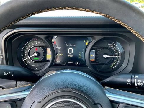 Used 2024 Jeep Wrangler Unlimited Sahara AWD/4WD image 13